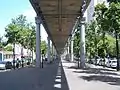 Vue sous le viaduc de la ligne 6 entre les stations Nationale et Chevaleret.