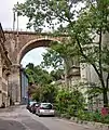 Le viaduc du chemin de fer, en haut de la rue des Usines