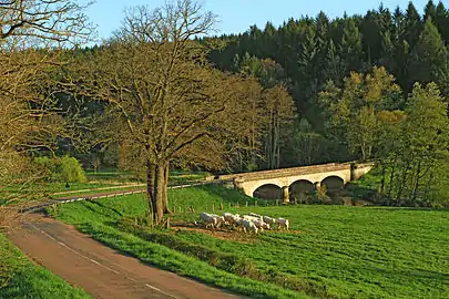 Le pont de Bourbilly sur le Serein.