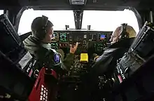 Photo prise à l'intérieur du cockpit du B-2.