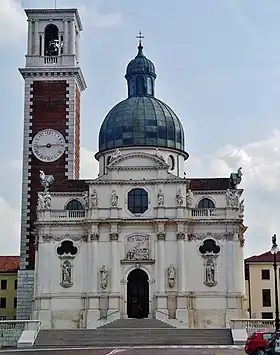 Façade nord de la basilique