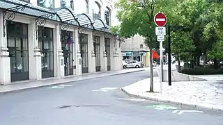 Double-sens cyclable à Vichy (en outre les bus et les taxis y sont également autorisés)
