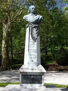 Buste de Victor Considerant (d)« Monument à Victor Considérant à Salins-les-Bains », sur À nos grands hommes