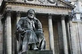 Victor Hugo, cours d’honneur de la Sorbonne, Paris