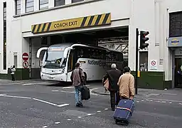 Sortie d'autocar de la gare routière