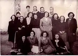 La peintre Victòria Pujolar Amat et ses camarades en 1945.