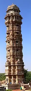 Tour de la victoire (1442-1449) de Chittorgarh, construite par le Rajput Maharana Kumbha (en).