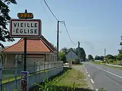 Entrée de Vieille-Église du côté de Saint-Omer-Capelle.