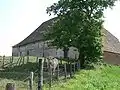 Chivres - vieille ferme et bœuf charolais.