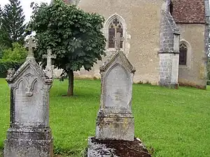 L'ancien cimetière de l'église Saint-Pierre-aux-Liens.
