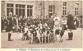 Bénédiction de la meute lors de la fête de Saint Hubert vers 1903.