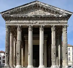 Vue de la façade est du temple