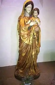 Statue de la Vierge Marie et de l'Enfant Jésus dans l'église abbatiale.