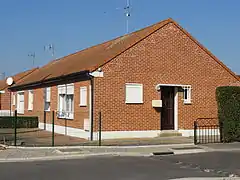 Des habitations post-Nationalisation groupées par deux.