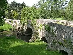 Pont médiéval sur la Seulles.