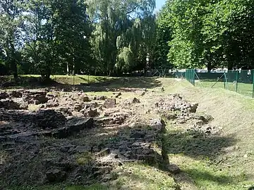 Vestige de la première église paroissiale à proximité du vieux cimetière et des thermes romains d'Arlon.