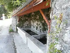 Vieux lavoir des Côtes.