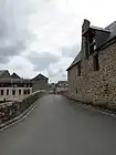 Le pont vu de l'ouest, avec le bâtiment du poste de guet à droite.