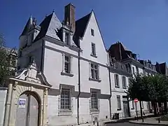Hôtel Babou, XVIe s., 8 place Foire-le-Roi