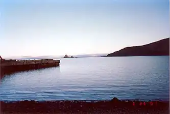 Les Trois frères depuis la baie de Vesselaya.