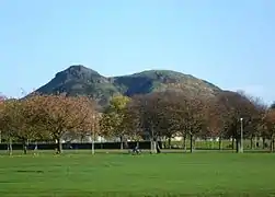 Vue d'Arthur's Seat depuis le parc.