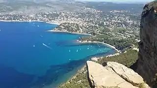 Vue de la ville en surplomb, prise du cap Canaille.