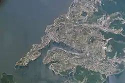 Image satellite de Vladivostok avec le Zolotoï Rog en son centre.