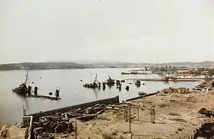 Les docks militaires de Toulon en 1944.