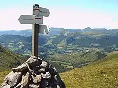 Sommet du Plomb du Cantal, avec vue sur le Puy Griou