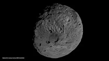 (4) Vesta, ceinture principale, a = 2,36 ua, D ~ 530 km (sonde Dawn, 2011).