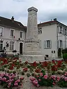 Monument aux morts de la place de la Libération.