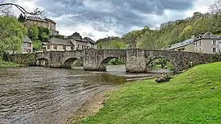Vieux pont de Vigeois sur la Vézère