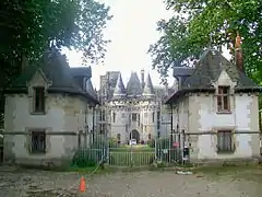 Pavillons d'entrée face au village, place Rohan.