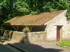 Lavoir couvert.