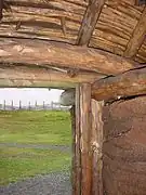 Prise de l’intérieur d’une hutte Viking.