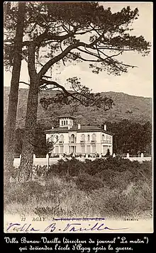 Carte postale noir et blanc. Façade d'une demeure.