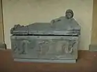 Sarcophage de pierre d' arenaria étrusque. Œuvre de provenance étrusque conservée et exposée au sein de la Villa Corsini, à Florence.