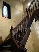 Escalier menant au premier étage.