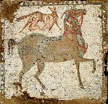 Panneau avec cheval et à l'arrière-plan une louve allaitant deux enfants, peut-être Romulus et Rémus