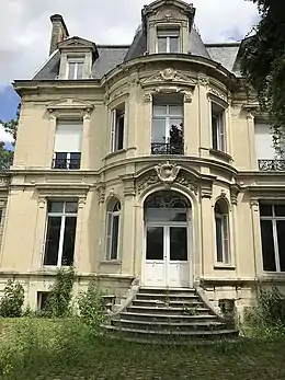 Façade de la Villa Tassigny.