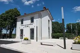 Vue de l'ancien bâtiment voyageurs de la gare de Villabé rénové en 2016.