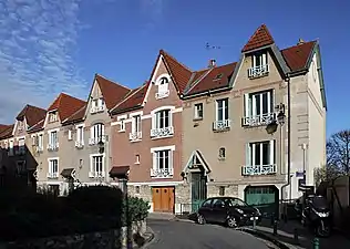 Photographie en couleur de maisons.