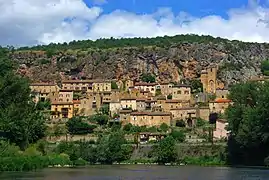 Le village de Peyre vu depuis le Tarn.