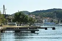 Maisons de bord de mer et bateaux à Preko