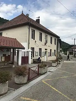 Autre vue de la mairie-école.