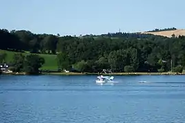 Hydravion sur le lac.