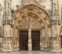 Le portail de la collégiale Notre-Dame des Marais.