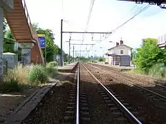 Les voies en direction de Bordeaux depuis le dessous du pont routier.