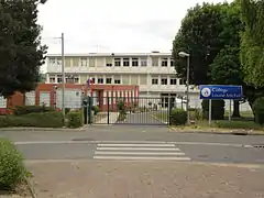 Collège Louise-Michel.