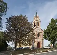 La façade de l'église.